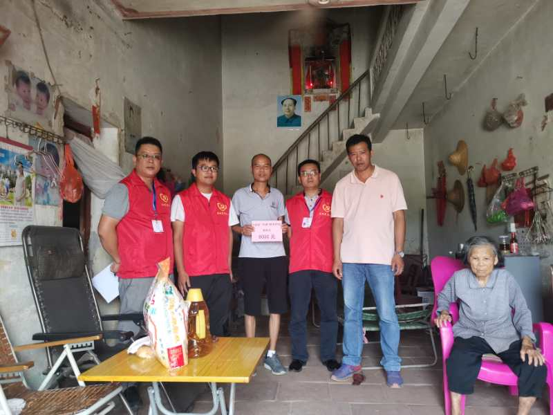 開平市蒼城鎮精準幫扶困難退役軍人麥國慶8000元