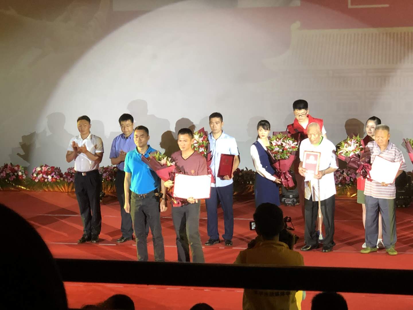 10 最美退役軍人領(lǐng)獎(jiǎng).jpg