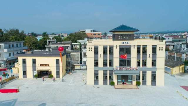 平原村史館(左)和平原村黨群服務中心(右)落成 平原村史館(左)和平原村黨群服務中心(右)落成