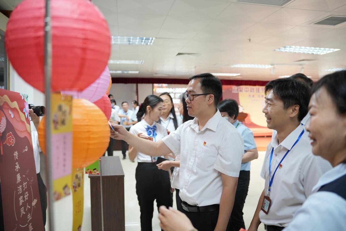 歡聚中秋佳節(jié) 政銀共譜未來--開平市政務服務數(shù)據(jù)管理局舉辦黨建、團建、工會共建活動_3