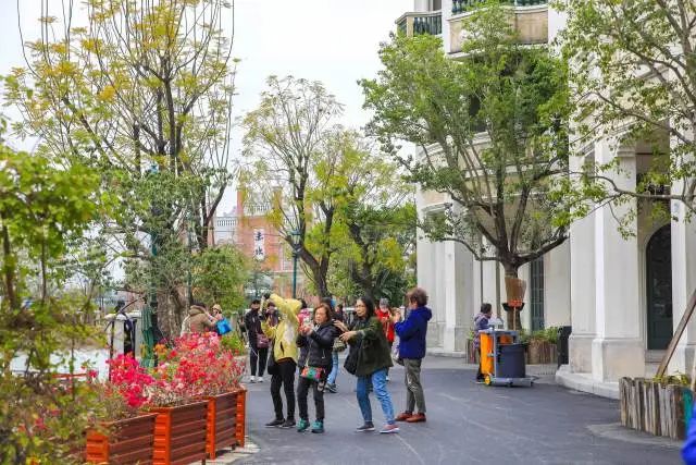 赤坎華僑古鎮(zhèn)鮮亮靈動(dòng)的水鄉(xiāng)畫卷,引得游人駐足留影。 圖片