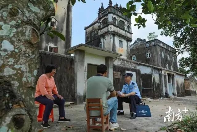 民警到村(社區)收集、了解社情民意。受訪者供圖 圖片