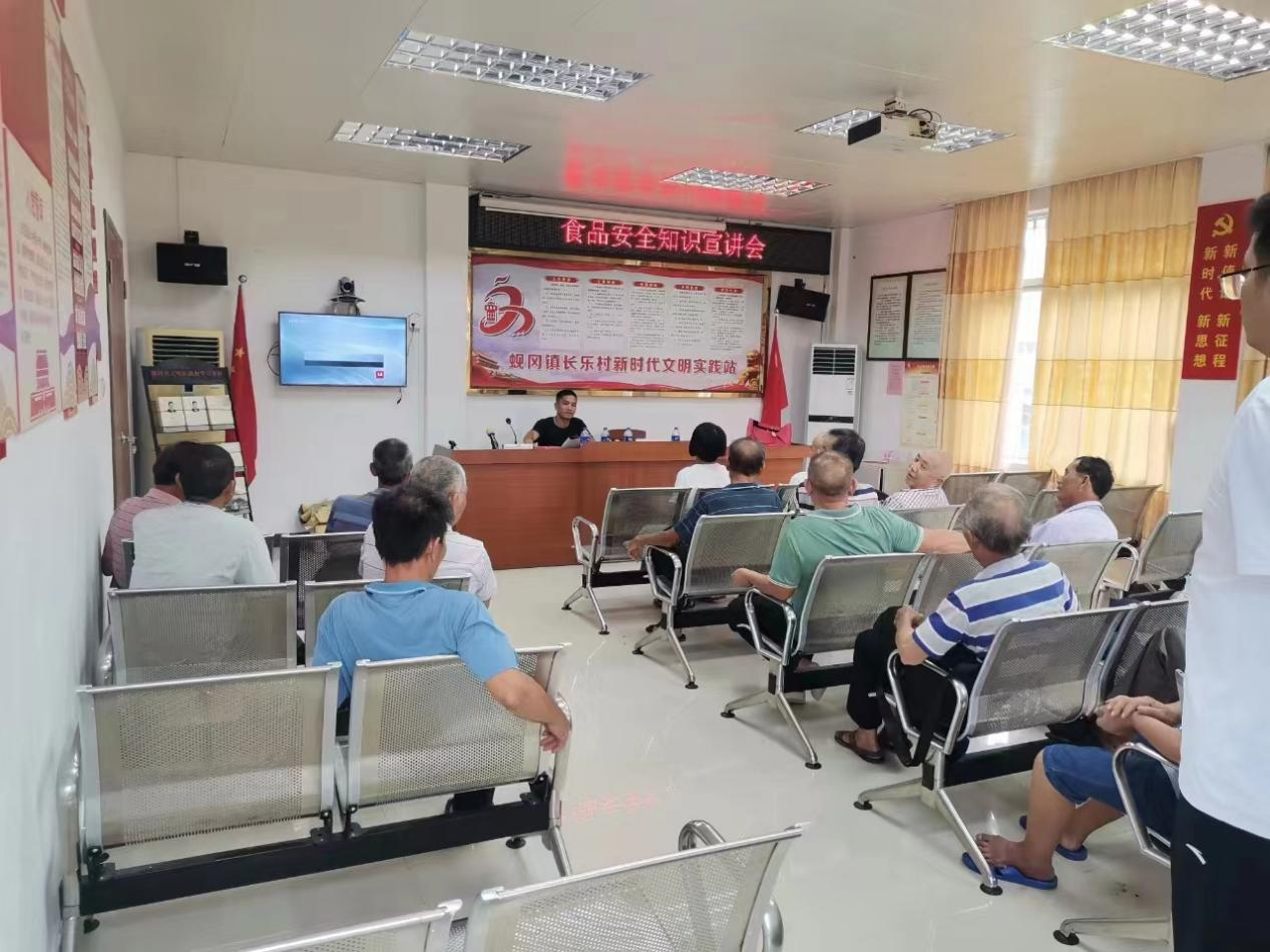 6.黃光輝開展食品安全知識(shí)宣講會(huì).png
