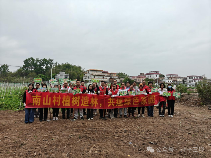 銀發添新綠 初心永不改——三埠街道退休干部助力南山村綠化美化