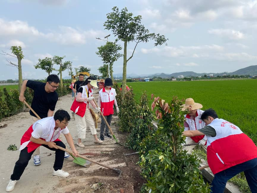 和風拂枝添新綠 凝心聚力筑生態(tài)-市發(fā)展改革局組織開展義務植樹活動